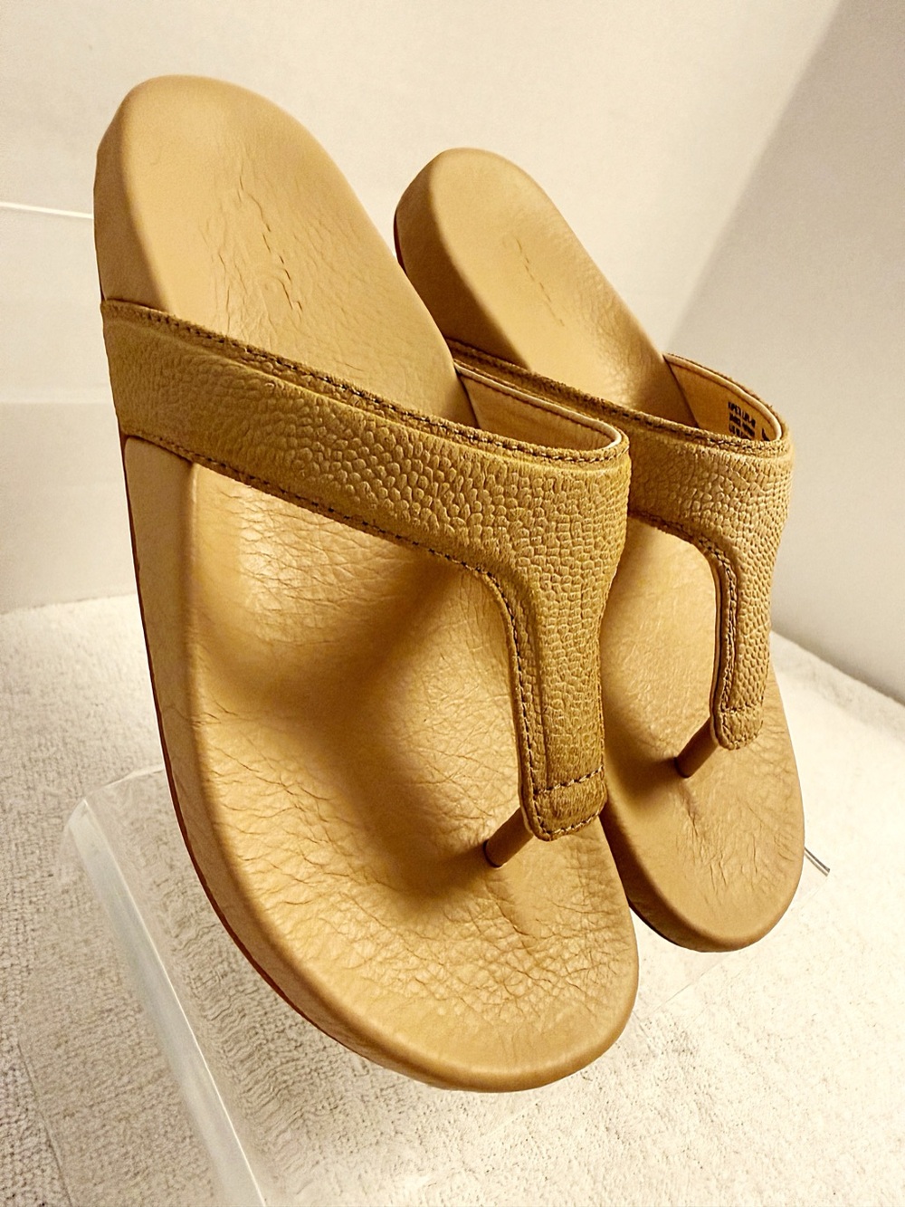 OluKai Kīpe‘a Lipi Leather Beach Sandals Size 5 / EU 35 NWOT